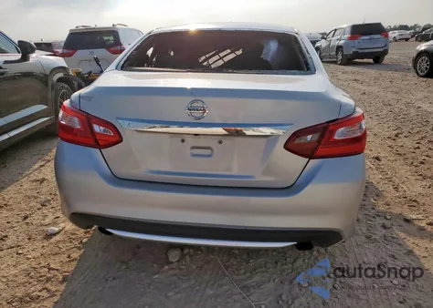 2017 Nissan Altima 2.5 z USA, uszkodzony, nr VIN 1N4AL3AP4HC228415